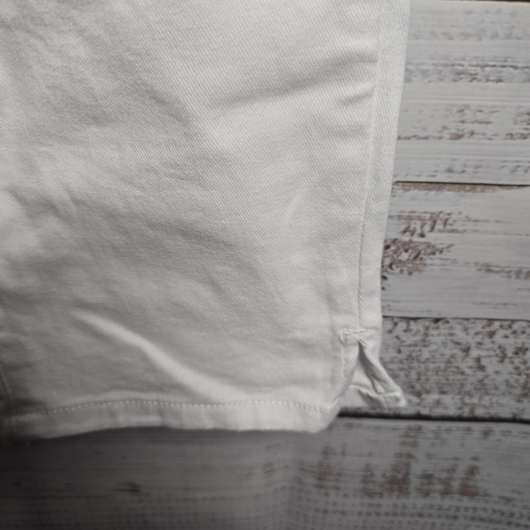 NWT White Mark Women's White Capris Plus Size 20 - Picture 2 of 7